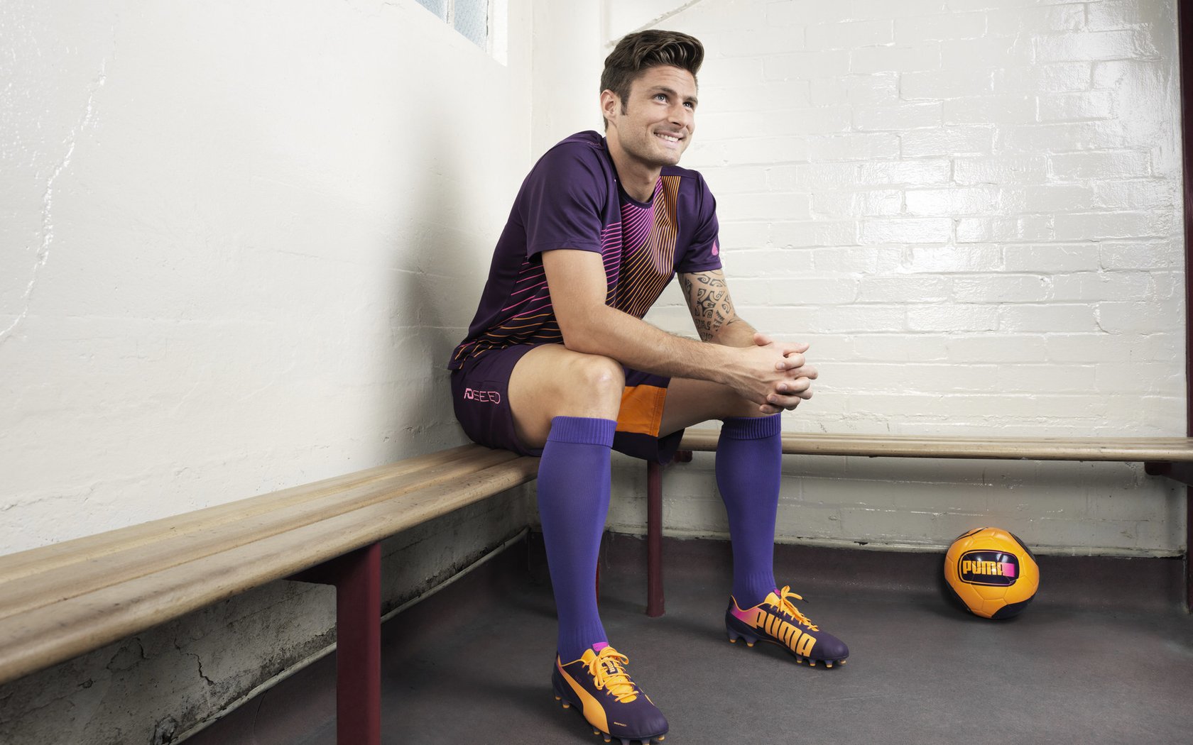 快速反击得手，迅速拉开比分差距，篮球快速反击